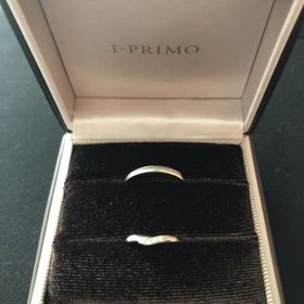 【アイプリモ(I-PRIMO)の口コミ】 指が綺麗に見えるウェーブデザインにしました。
値段もお手頃で数ある指輪…