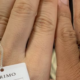 【アイプリモ(I-PRIMO)の口コミ】 流れるようなデザインのなかでもどの角度から見ても輝きが素敵なデザイン…