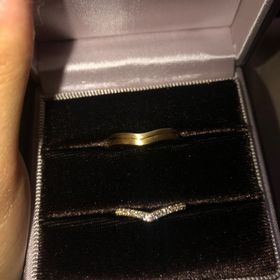 【アイプリモ(I-PRIMO)の口コミ】 指輪のデザインはダイヤが沢山キラキラしているのが
いいなぁと思っていて…