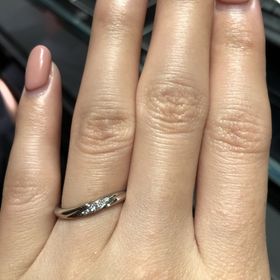 【エクセルコダイヤモンド(EXELCO DIAMOND)の口コミ】 ダイヤモンドが並んで手に馴染むデザインを探していたらこちらを紹介され…