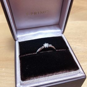 【アイプリモ(I-PRIMO)の口コミ】 中央に大きなダイヤ、そのサイドにもダイヤが付いているデザインが好みだ…