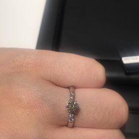 【ラザール ダイヤモンド(LAZARE DIAMOND)の口コミ】 たくさんの種類を試着をしました。その中で、三つまで絞りました。一番好…