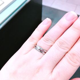 【アイプリモ(I-PRIMO)の口コミ】 先に婚約指輪を購入しており、婚約指輪と重ね付けできるものを探していま…