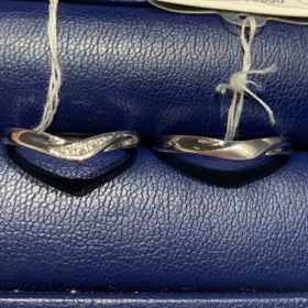 【銀座ダイヤモンドシライシの口コミ】 シンプルですが、ダイヤも大きくついていて存在感がある指輪です。男性用…