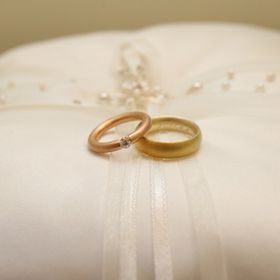 【NIESSING(ニーシング)の口コミ】 手がゴツゴツしていて黄味がかっています。
夫も私もプラチナで華奢な指輪…