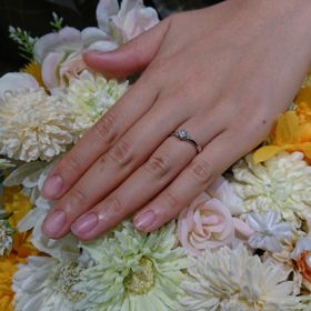 【アイプリモ(I-PRIMO)の口コミ】 引っ掛かりが少ない石の高さが低いデザインを探していました。私の指は肉…