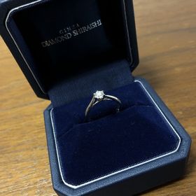 【銀座ダイヤモンドシライシの口コミ】 彼女が派手なものや凝ったものを好まないのでシンプルで、その中でもダイ…