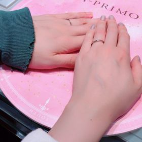 【アイプリモ(I-PRIMO)の口コミ】 素材は結婚指輪なので王道のプラチナで。ウェーブの形はお互いの指に1番合…