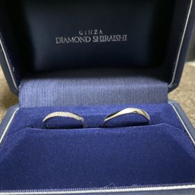 【銀座ダイヤモンドシライシの口コミ】 色々なブランドさんを見に行きましたが、やはり似てるデザインが多く、ダ…