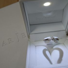 【STAR JEWELRY(スタージュエリー)の口コミ】 もともと婚約指輪を購入する予定がなく、
結婚指輪をダイヤが多めのデザイ…