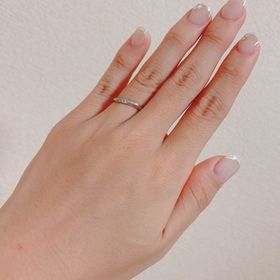 【銀座ダイヤモンドシライシの口コミ】 ウェーブで細身のデザイン、そしてダイヤがキラキラしてて可愛いものを探…