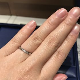 【銀座ダイヤモンドシライシの口コミ】 試着したときにすっきり指がキレイに見えたので自分に合うデザインだと思…