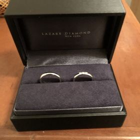 【ラザール ダイヤモンド(LAZARE DIAMOND)の口コミ】 指輪を指につけた際の着け心地に1番こだわりました。
ブレスの結婚指輪は…