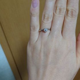 【俄(にわか)の口コミ】 細目の指輪でV字カーブで指がきれいに見えるデザインを探しておりましたが…