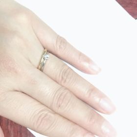 【YUKA HOJO(ユカホウジョウ)の口コミ】 双子ダイヤモンドを使用しており、お互いの指輪にはめこまれているという…