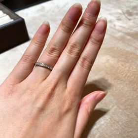 【ブルガリ(BVLGARI)の口コミ】 まずはこのダイヤの輝きが1番の決め手でした。どの角度から見てもキラキラ…