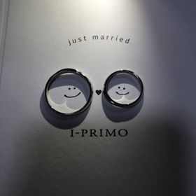 【アイプリモ(I-PRIMO)の口コミ】 ウェーブのデザインと控えめに並んだダイヤがお気に入りです。
指にすごく…