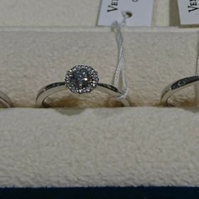 【ヴァンドーム青山(VENDOME AOYAMA)の口コミ】 王道のソリティアタイプよりもこちらのヘイロータイプの方がダイヤが大き…