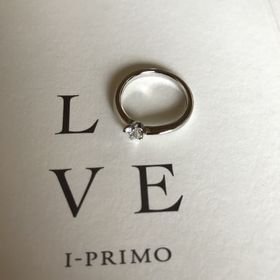 【アイプリモ(I-PRIMO)の口コミ】 ダイヤモンドの輝きが素晴らしく、それを引き立たせるような、曲線のデザ…