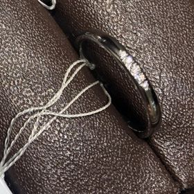 【アイプリモ(I-PRIMO)の口コミ】 ストレートラインで、ダイヤモンド５石が綺麗に配置されたシンプルなもの…