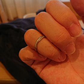 【俄(にわか)の口コミ】 ダイヤが上品、かつ私の指を一番綺麗に見せてくれるデザインだったからで…