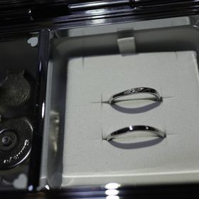 【canal4℃(カナルヨンドシー)の口コミ】 自分好みのデザインで真ん中にダイヤが入っているところ。旦那と私の指輪…