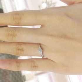 【BRIDGE(ブリッジ)の口コミ】 シンプルさと華やかさのバランスがちょうどよいデザインでつけ心地が良か…