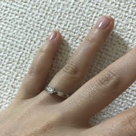 【ティファニー(Tiffany & Co.)の口コミ】 ダイヤが大きすぎず、輝きがあるものを探していました。また、ダイヤが周…