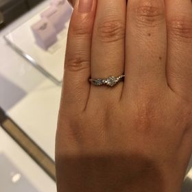 【STAR JEWELRY(スタージュエリー)の口コミ】 ブランドロゴにもなっている星型のあしらいが特徴的です。各指輪のデザイ…