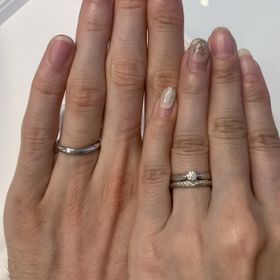 【ROYAL ASSCHER(ロイヤル・アッシャー)の口コミ】 シンプルかつ洗練されたデザインで、つけた瞬間の全てのしっくり感がとて…