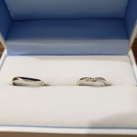【GALA JEWELRY(ガラジュエリー)の口コミ】 価格が他のブランドより低価格だったのが、購入の決め手です。
結婚指輪は…
