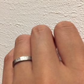【カルティエ(Cartier)の口コミ】 シンプルなデザインが決め手です。ペアで付けられるモノを探していたので…