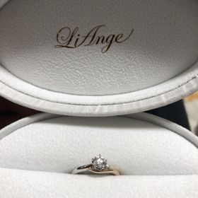 【LiAnge(リアンジェ)】の口コミ せっかくもらった婚約指輪なので、普段から着けれるようなデザインにしまし...