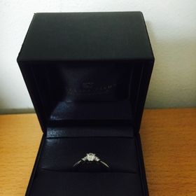 【ラザール ダイヤモンド(LAZARE DIAMOND)の口コミ】 計10件以上のブランドを見に行きました。一番最初に、ティファニーさんに…