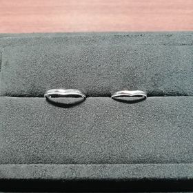 【GALA JEWELRY(ガラジュエリー)の口コミ】 ミル打ちのリングにしたいと思っていて、ストレートではなくVになっている…