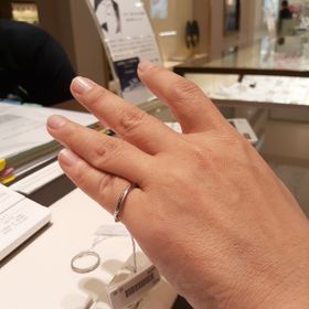 【俄(にわか)の口コミ】 ウェーブデザインがすきなようです。
素材やオプションもたくさんあってよ…