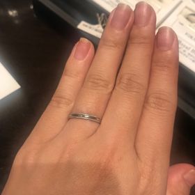 【ケイウノ ブライダル(K.UNO BRIDAL)の口コミ】 ミル打ちのベーシックなデザインですが、他で見たものよりも細やかに感じ…