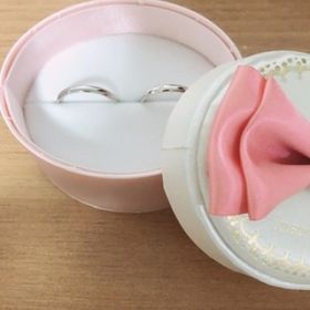 【insembre(インセンブレ)の口コミ】 お店の方に紹介いただき購入しました。
シンプルなもので探していたので、…