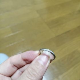 【4℃ BRIDAL(ヨンドシーブライダル)の口コミ】 最終的にはデザインで決めました。何店舗か見てる内に形状がウェーブのも…