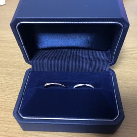 【銀座ダイヤモンドシライシの口コミ】 婚約指輪がティファニーのセッティングだったため、重ね付けで合うものを…