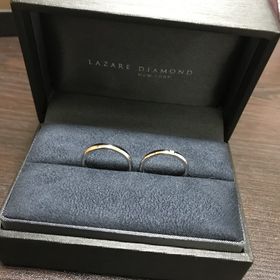 【ラザール ダイヤモンド(LAZARE DIAMOND)の口コミ】 私はシンプルで細身の指輪が良く、
旦那さんは私のより太めが良く、
ちょ…