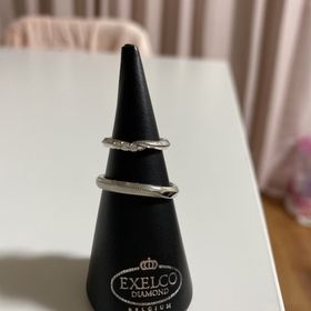 【エクセルコダイヤモンド(EXELCO DIAMOND)の口コミ】 デザインが決め手です。シンプル過ぎず派手過ぎないのが良かったです。ミ…