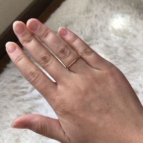【ete(エテ)の口コミ】 シンプルな一石ダイヤのリングです。どのシーンにでも合い、とても付けて…