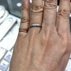 【PILOT BRIDAL(パイロットブライダル)】の口コミ 艶消しと鏡面が交互に入っていて、歳を重ねても似合いそうなデザインです。...