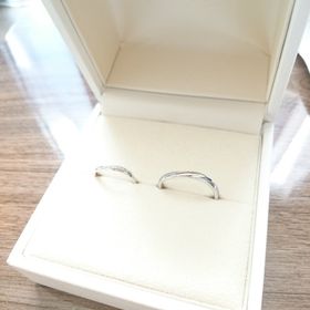 【VIVAGE(ヴィヴァージュ)の口コミ】 ゼクシィカウンターで何種類か指輪を見せてもらい、その中で気に入ったデ…