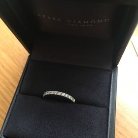 【ラザール ダイヤモンド(LAZARE DIAMOND)の口コミ】 普段使いできる婚約指輪が欲しくて、エタニティリングに絞って探してまし…