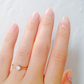 【Galopine & Galopin(ガロピーネガロパン)の口コミ】 華奢なゴールドのアクセサリーが好きなので、ゴールドのエンゲージリング…