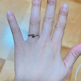 【銀座ダイヤモンドシライシの口コミ】  メレダイヤモンドがあるものを探していたところ、好きなデザインを見つけ…