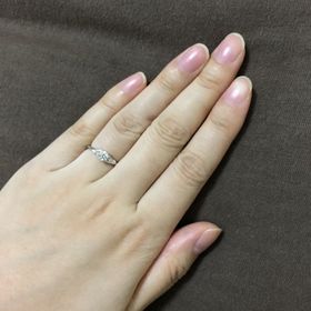 【宝寿堂(ほうじゅどう)の口コミ】 あまり主張せず、ザ、婚約指輪と言われるようなものが元から希望で、たく…