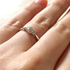 【銀座ダイヤモンドシライシの口コミ】 ブーケ　ロココという指輪です。横から見るとお花が咲いてるように見えま…